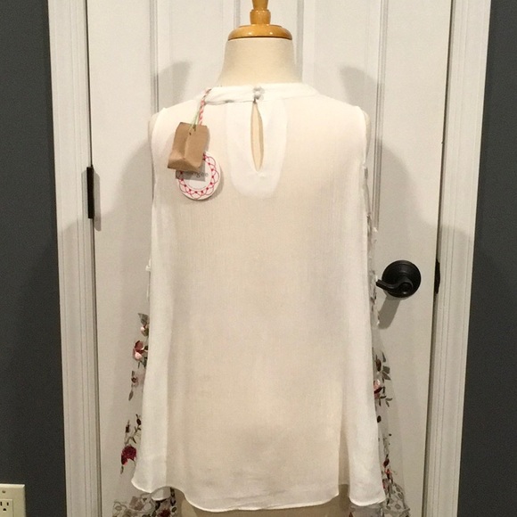 😻🎉❤️Floral Embroidery Angel Sleeve Top😍 Host Pick!😻5/2/22 - Picture 7 of 8